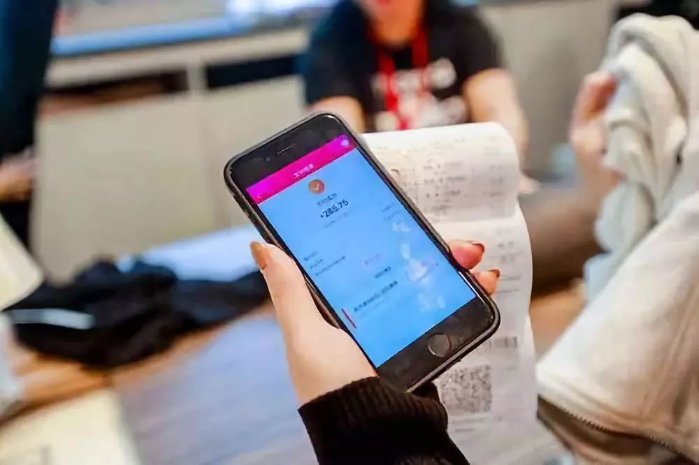 为什么到处都鼓励大家贷款？