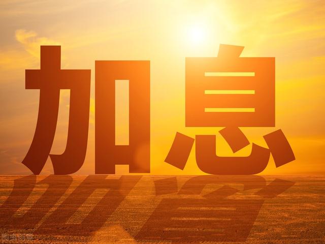 一万块钱存银行,直接存一笔好,还是分成两个五千元存更好?