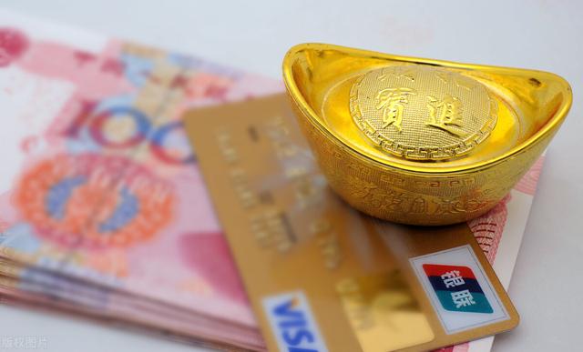 一万块钱存银行,直接存一笔好,还是分成两个五千元存更好?