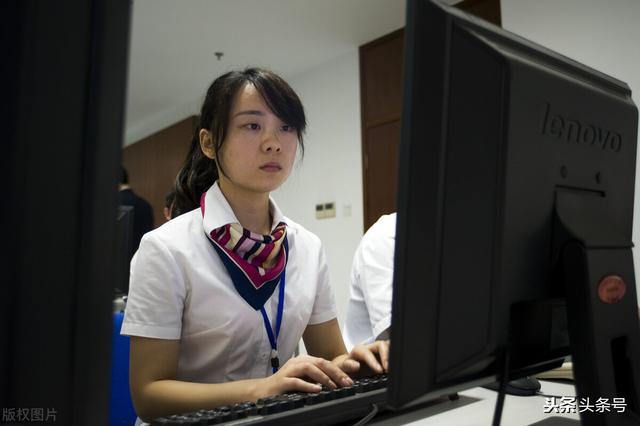 信用卡基础知识12使用技巧之年费日期陷阱