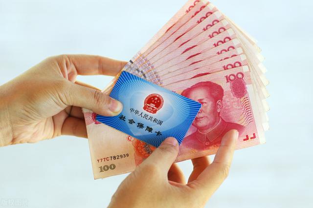 个人缴纳社保每年缴费8000元,15年后能拿多少养老金?