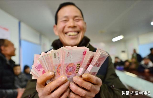 银行卡收年费,被网友投诉?想要免收年费,哪些银行可以选择?