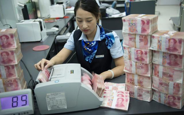 到银行贷款十万元,一年利息是多少?有什么条件没?