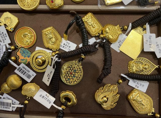 购买黄金首饰需要注意什么,才不会太亏,哪个品牌的黄金比较好?