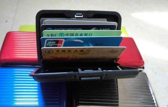 办个银行卡还要提供工作证明,银行故意刁难客户?