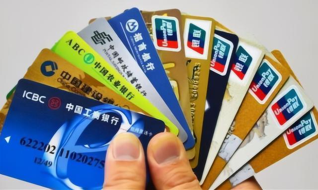 工资刚到就转入微信,银行工作人员忍不住了:这些影响别忽略