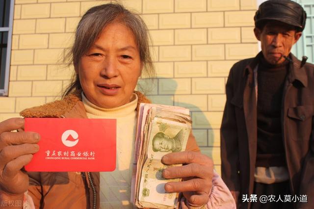 有人没有缴纳过养老金,现在想一次性缴纳15年,缴纳多少钱合适呢