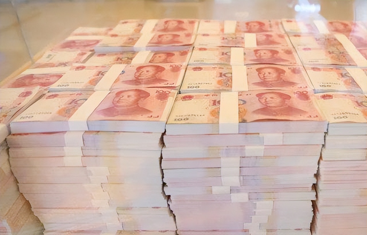 中国有14.1亿人口，拥有100万存款的人有多少？银行经理透露实情