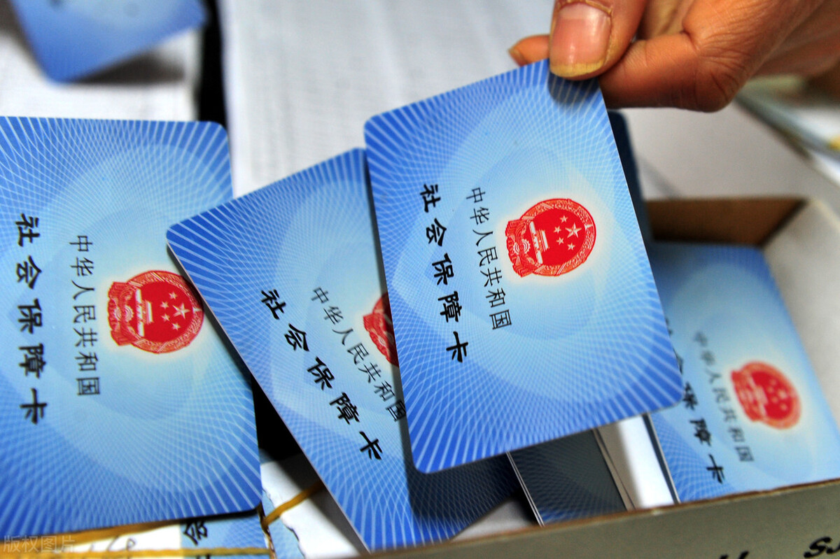 2022年城乡居民一次性补缴7.95万元，次月领1772元，是真的吗？