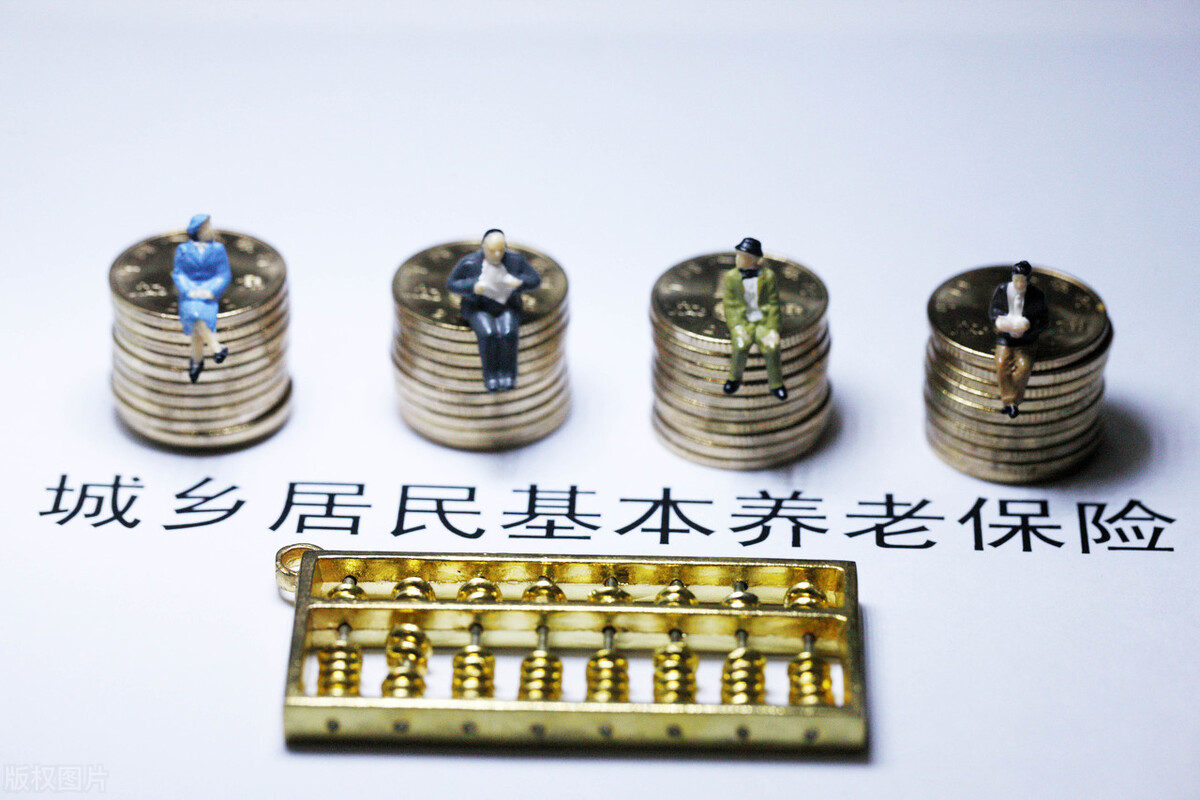 2022年城乡居民一次性补缴7.95万元，次月领1772元，是真的吗？
