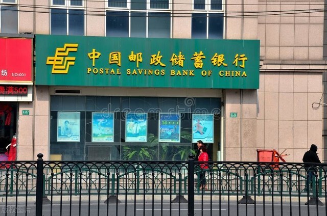 银行门口排长队，取钱为啥这么难？