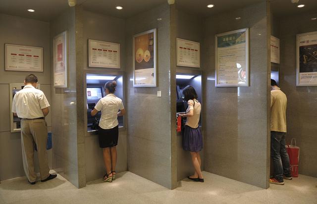 银行限制每天取款1000元，自己的钱为啥不能取？银行这样解释