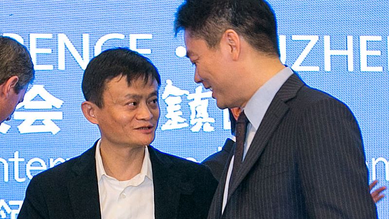 刘强东卸任两个月套现22亿。网友：“有钱不花，过期作废。”