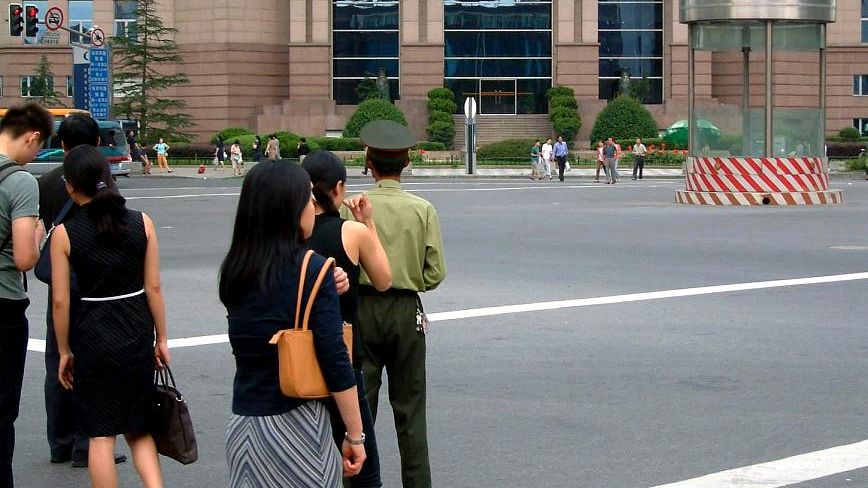 民生银行暴力催收被罚。网友：暴力固然不对，欠钱不还该咋办啊？