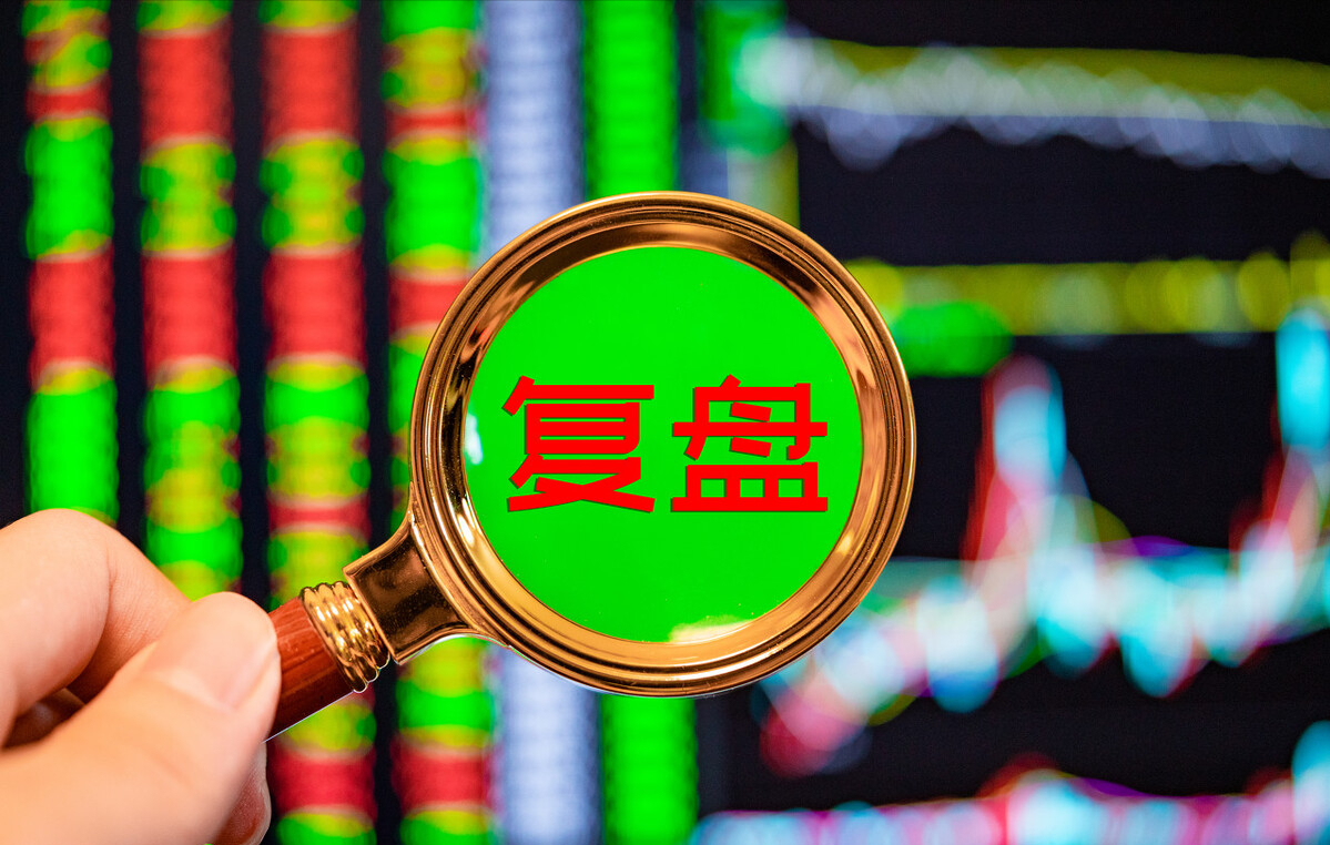 又一白马“祭天”!创业板接连跳水,A股下周怎么走?