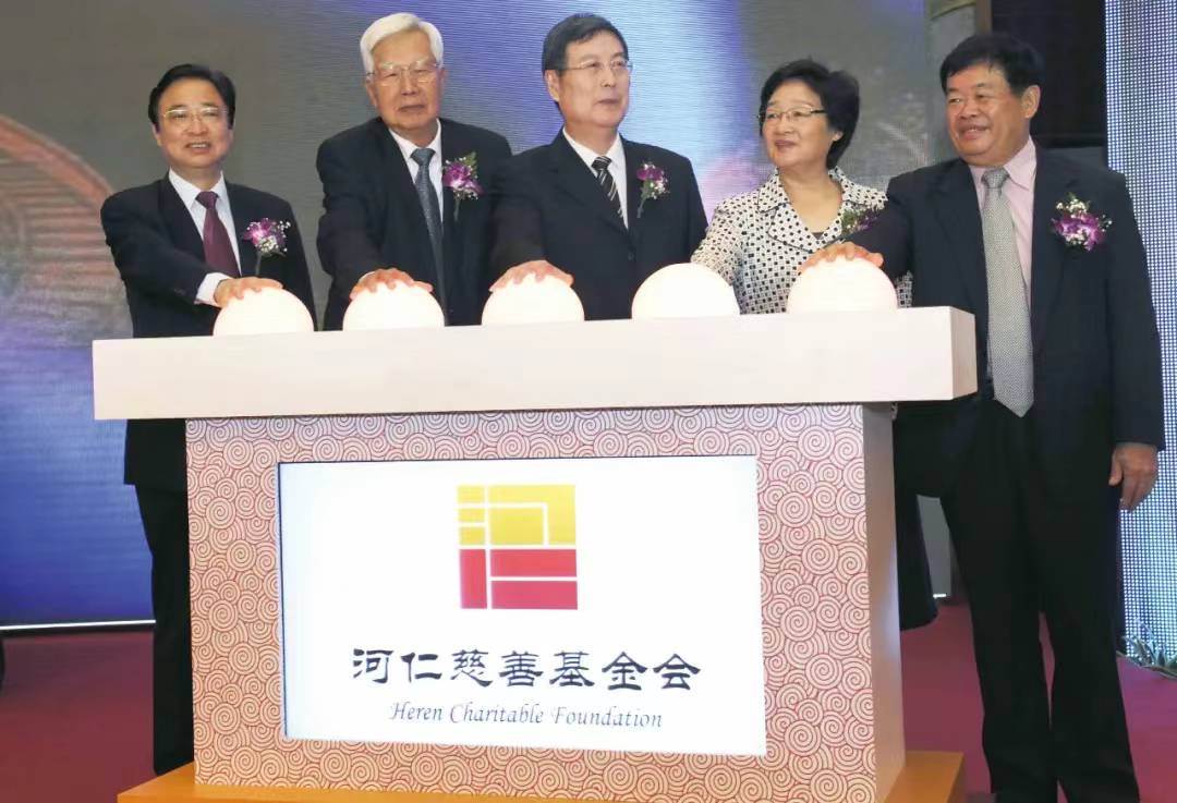“千年老二”终于翻身，信义玻璃营收力压福耀，曹德旺输了？
