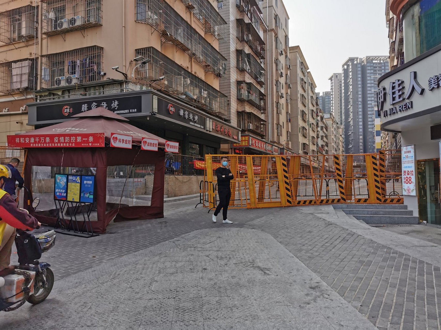 疫情下的行业“大逃杀”：两分钟倒闭一家餐饮企业，跨境电商停摆