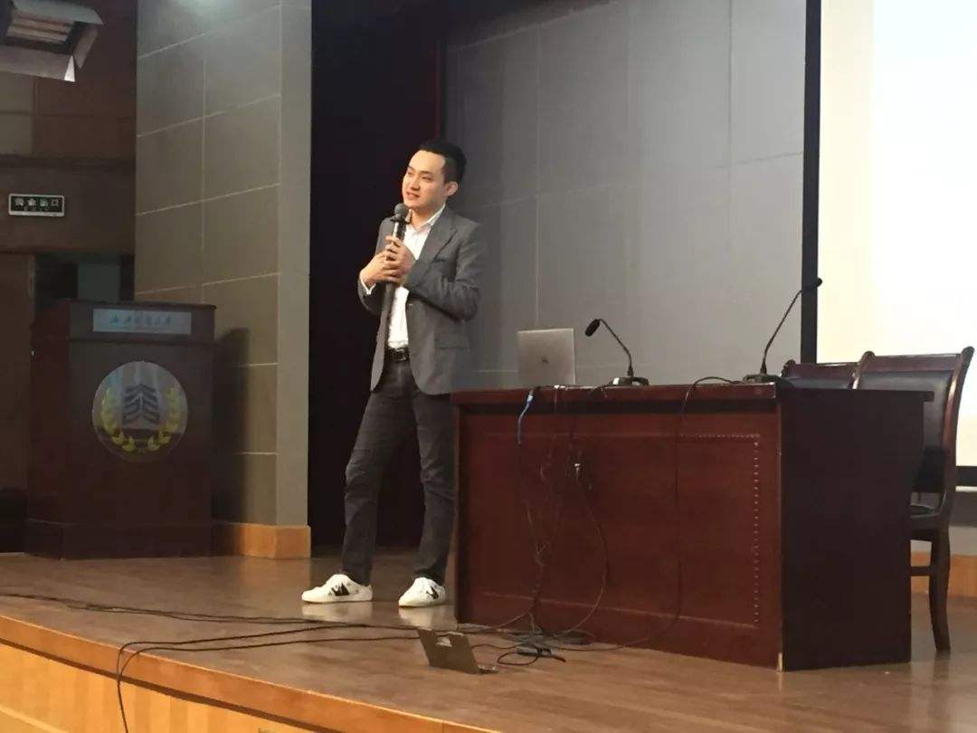 四位与巴菲特共进午餐的中国人，只有段永平依旧在赚钱