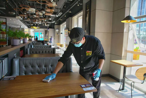 疫情下的行业“大逃杀”：两分钟倒闭一家餐饮企业，跨境电商停摆