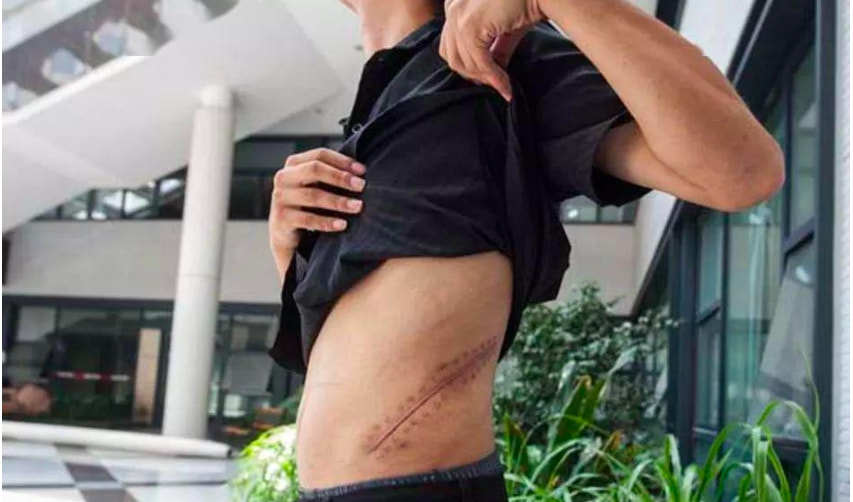 年轻人不买手机、却迷上买手机壳，背后原因是什么？