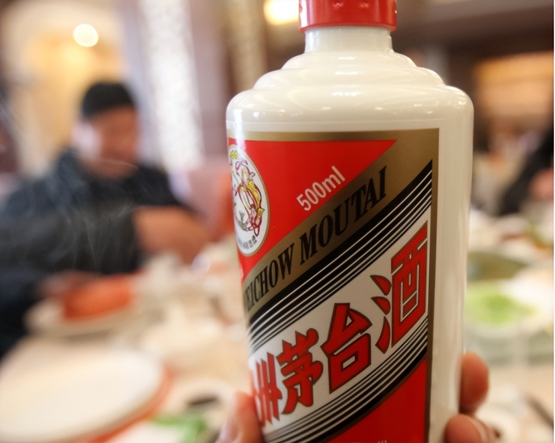 茅台产量过亿，为何还是“一瓶难求”？不是没货，其中内幕被揭开