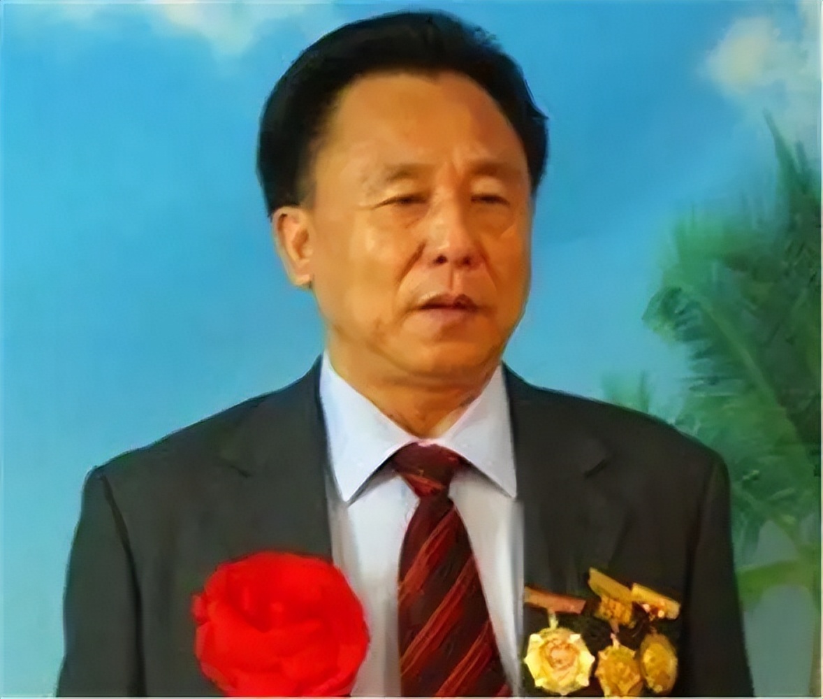 自建宫殿养情人，生孩子奖励股份，在逃富豪倪福林的“皇帝”梦