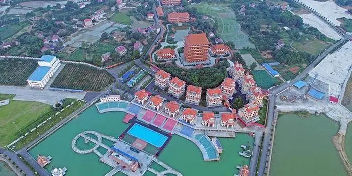 自建宫殿养情人，生孩子奖励股份，在逃富豪倪福林的“皇帝”梦