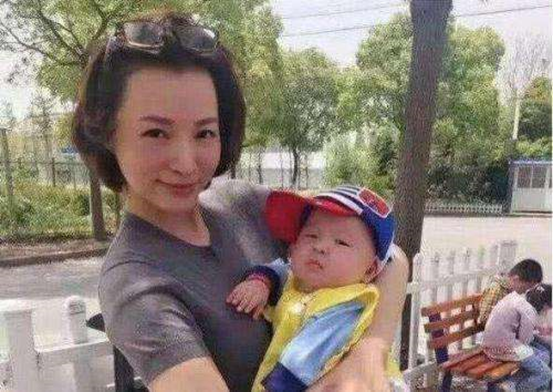 娶央视一姐董卿，接盘华谊兄弟的百亿富豪密春雷，如今怎么样了？