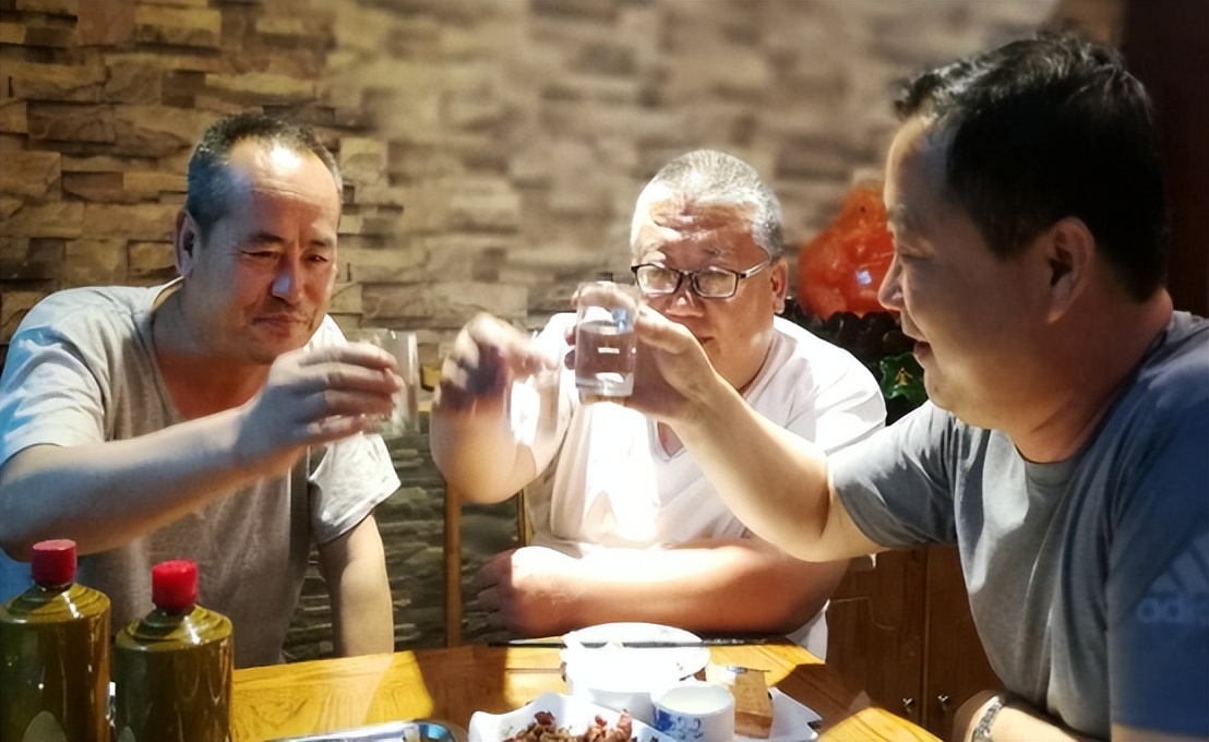 茅台产量过亿，为何还是“一瓶难求”？不是没货，其中内幕被揭开