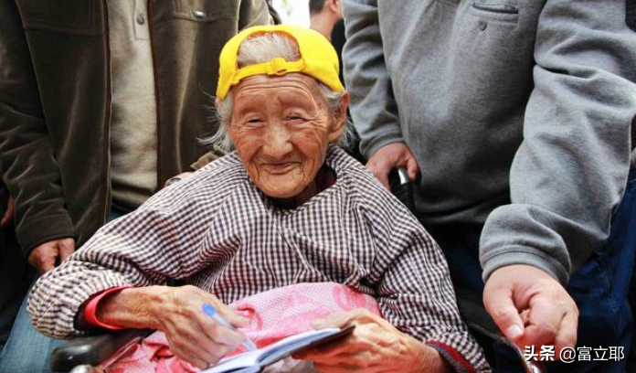 吉林60岁农民，2022年能领取多少养老金？网友：真让人羡慕