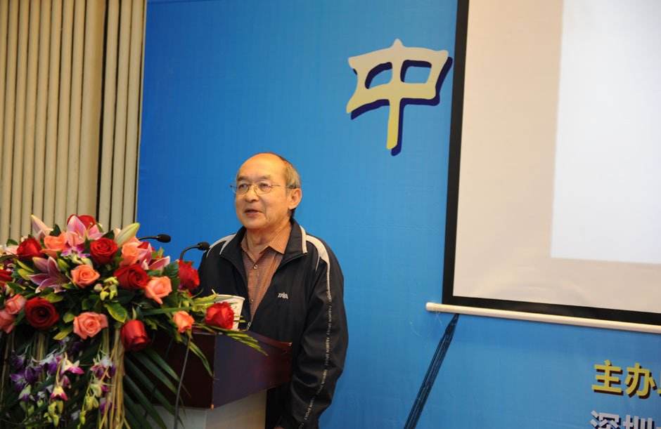 油价8元一升太便宜？复旦教授黄有光：油税应上涨10倍才合理