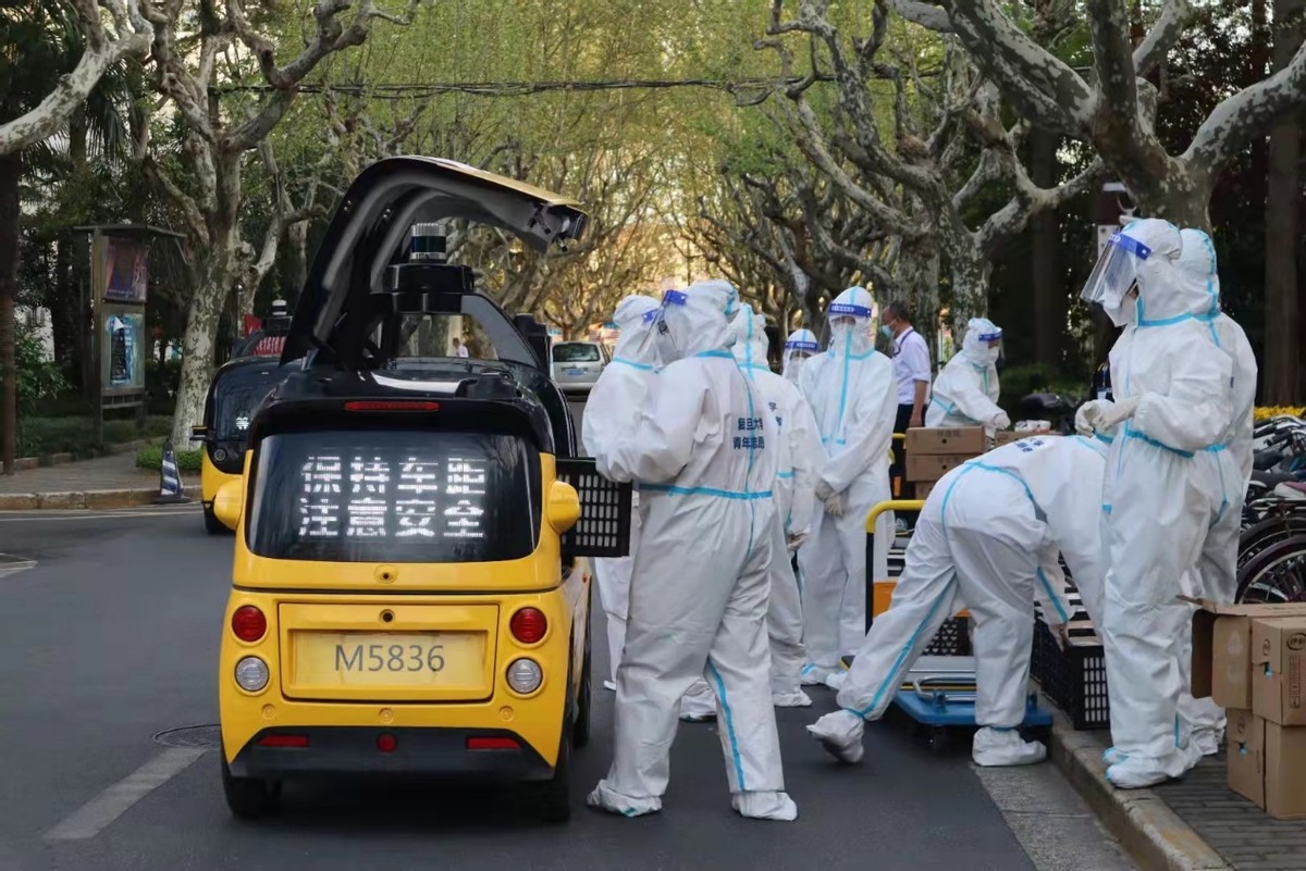 上海疫情居民买菜难，菜到底卡在哪个点？这个小配送车能帮上忙吗