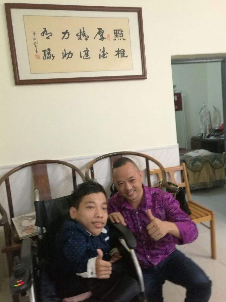 “袖珍总裁”李创利，16岁创业，资产高达3亿，娶美女秘书为妻