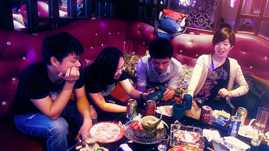 从热门行业到“夕阳产业”，KTV为什么被年轻人抛弃了？