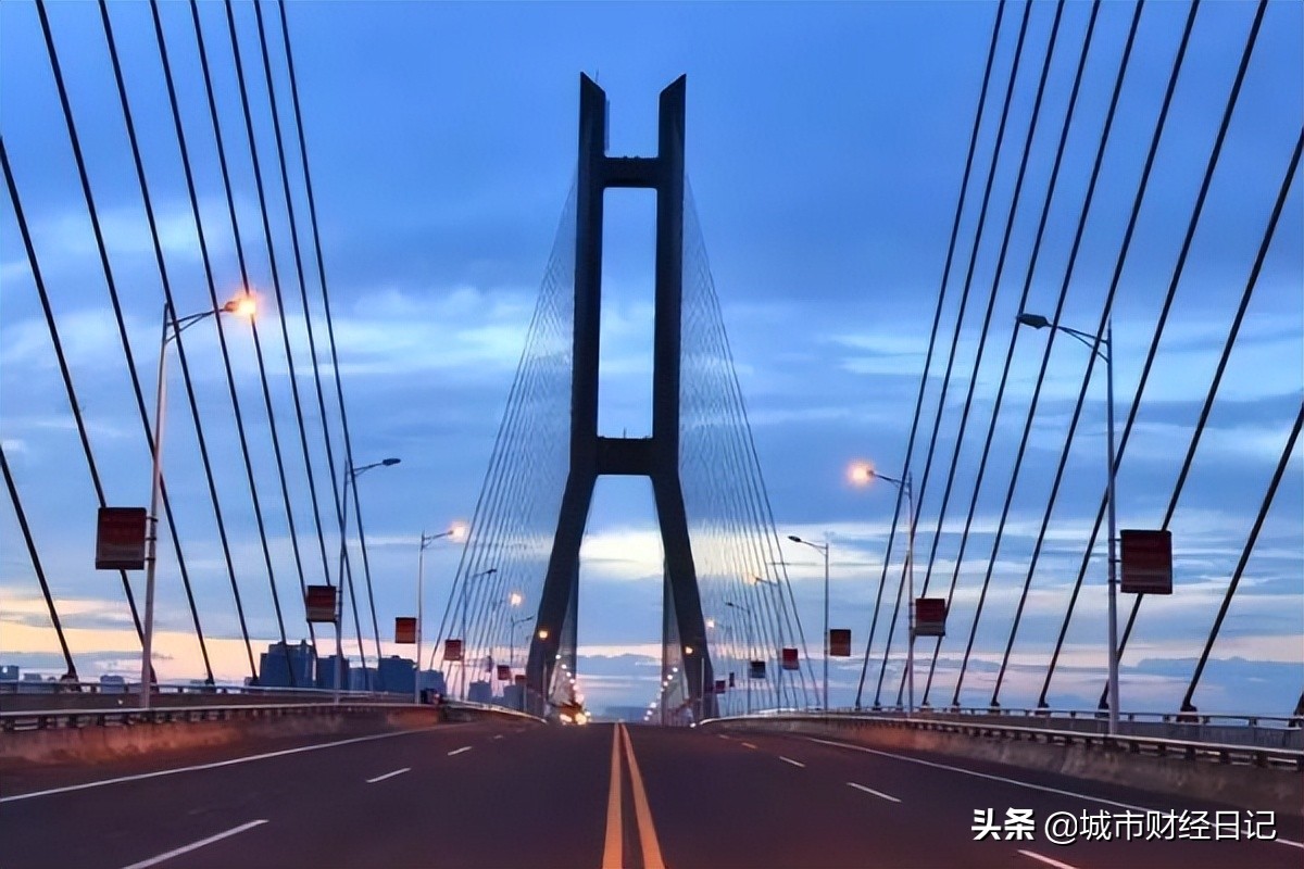 5月1号开始鄂黄长江大桥免费通行，市民：等了好久终于等到今天