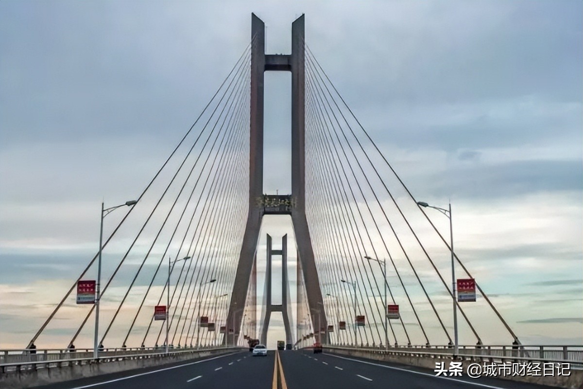 5月1号开始鄂黄长江大桥免费通行，市民：等了好久终于等到今天