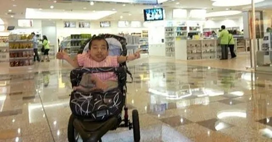 “袖珍总裁”李创利，16岁创业，资产高达3亿，娶美女秘书为妻