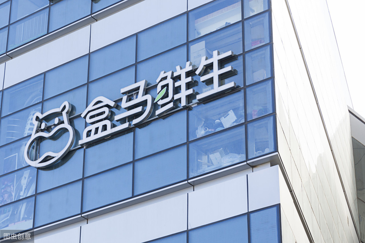 地摊经济是网购经济里的拼多多吗？也许它更接近新零售