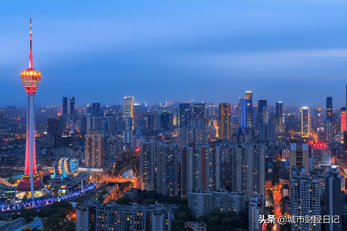 成都百年祠堂街将会在4月底拆除围挡，换新归来，为旅游注入活力