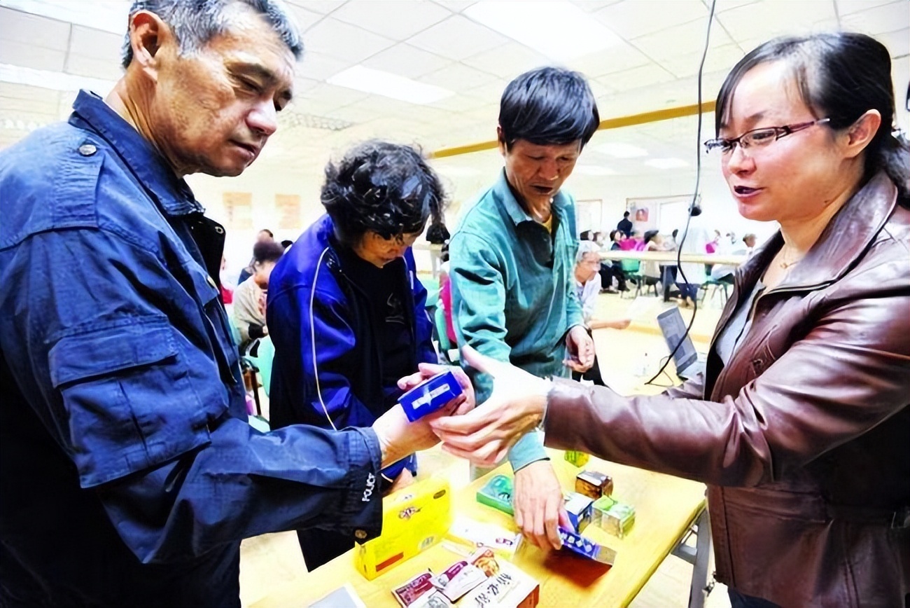 保健品市场套路频出，老年人成为最大受害者？