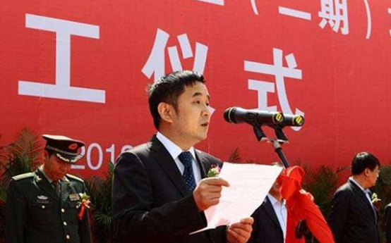 花1亿追女星，套现61亿出逃海外，父亲去世也不回，王永红有多狠