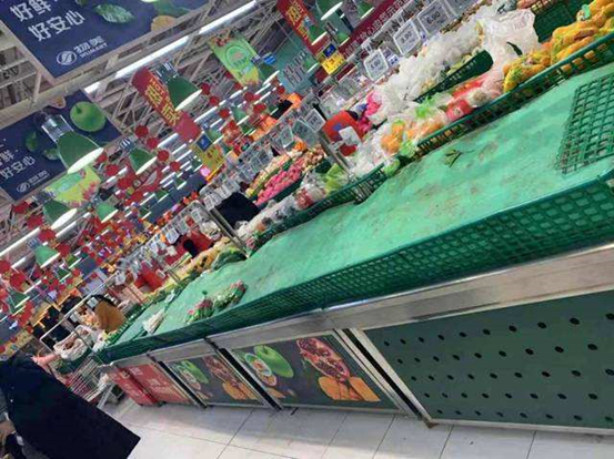 疫情下的“生意经”：骑手日入过万，居民买菜不再比价