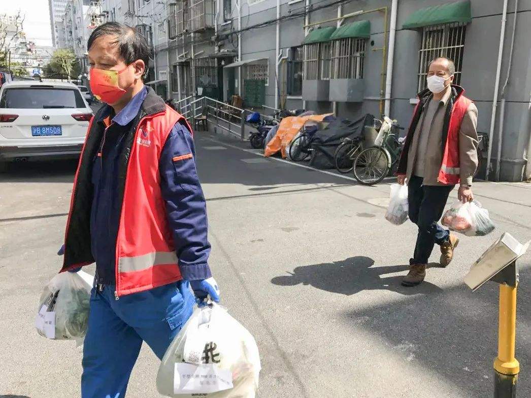 疫情下的“生意经”：骑手日入过万，居民买菜不再比价