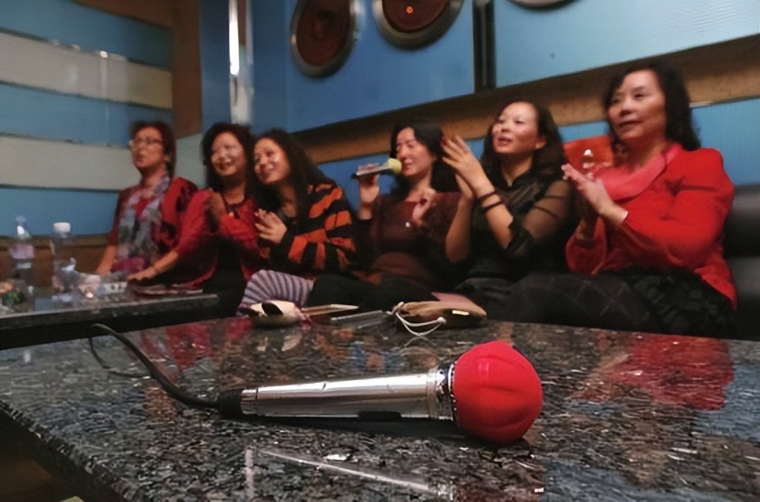 又一行业凋零！7年倒闭6万家，曾经的年轻人聚会地，如今无人问津