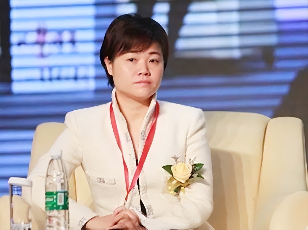 中专学历去给首富当司机，因长相被首富妹妹看上，逆袭后身家65亿