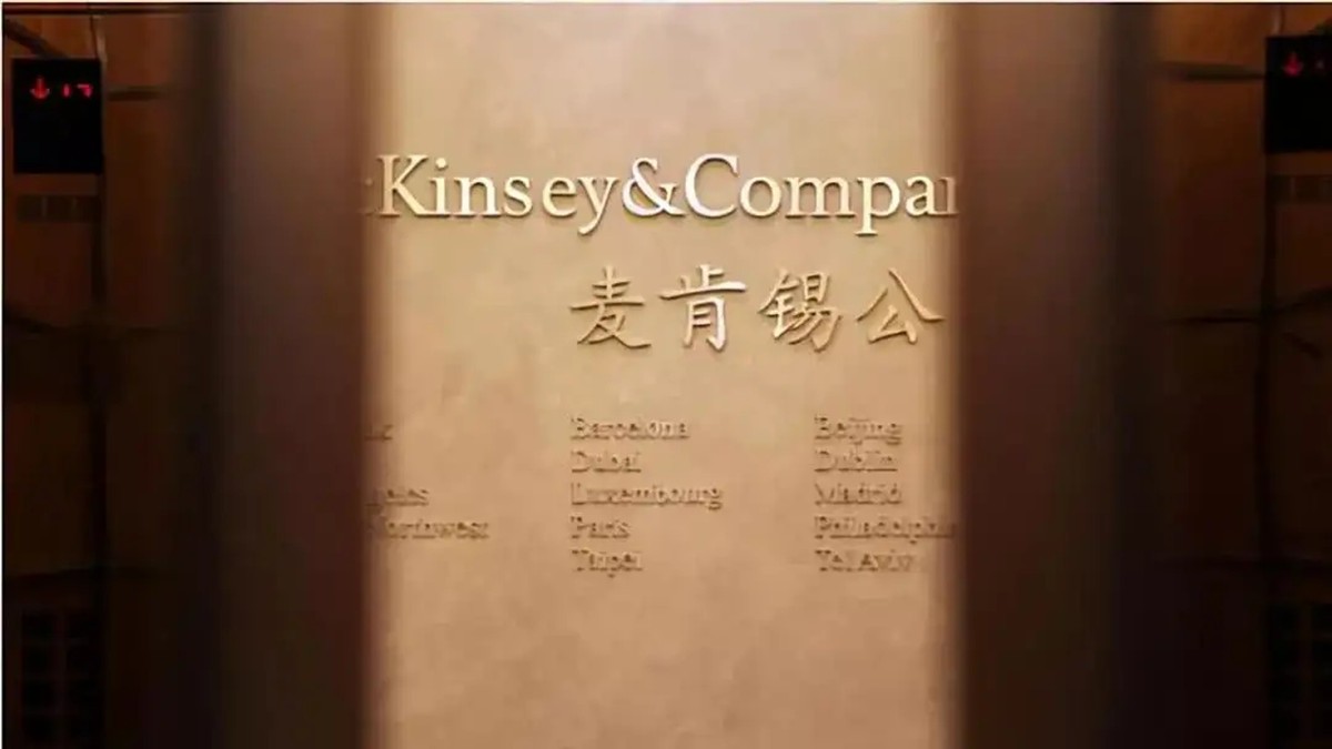 清华才女李一诺：27岁博士毕业，4年生3个娃，替世界首富花钱
