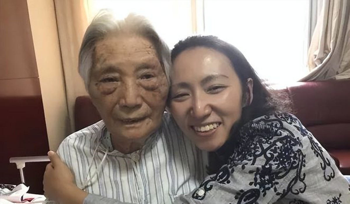 清华才女李一诺：27岁博士毕业，4年生3个娃，替世界首富花钱