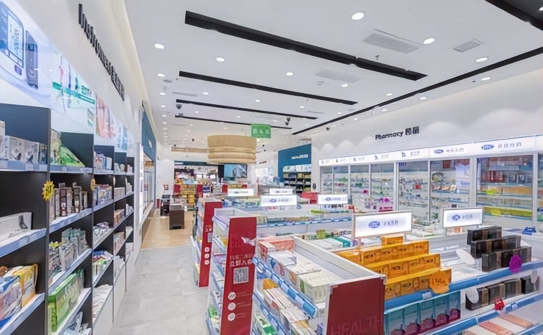 路边满大街都是药店，靠什么赚钱？