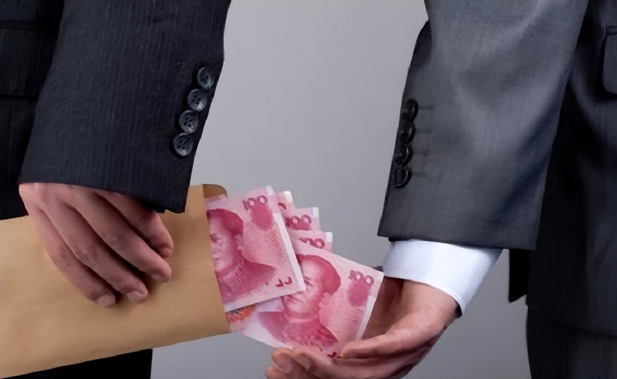 央行宣布大事！一天卡内多出10万元以上，就必须接受“审查”