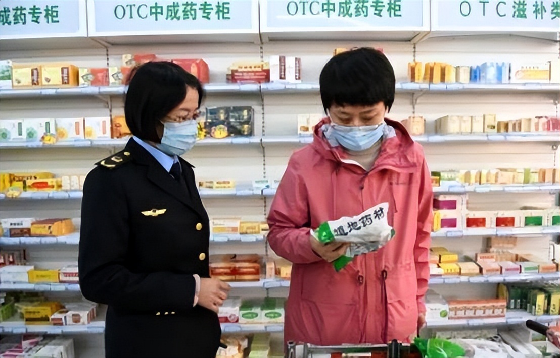 路边满大街都是药店，靠什么赚钱？